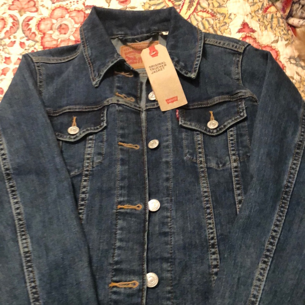 Womens Levi’s jean jacket